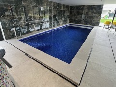 Relaxani Kleurrijk binnenzwembad! 